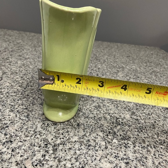 Elegant Green Shell Vase - Picture 16 of 16